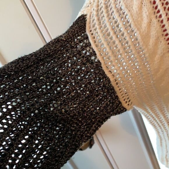 Jeans by Buffalo Large pull over sweater - Picture 3 of 6